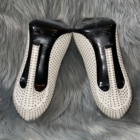 Saint Laurent Studded White Leather Classic Paris Pumps YSL Sz. 35 US Sz. 5 - Picture 17 of 17